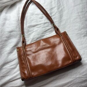 Chic Tan Leather Shoulder Bag